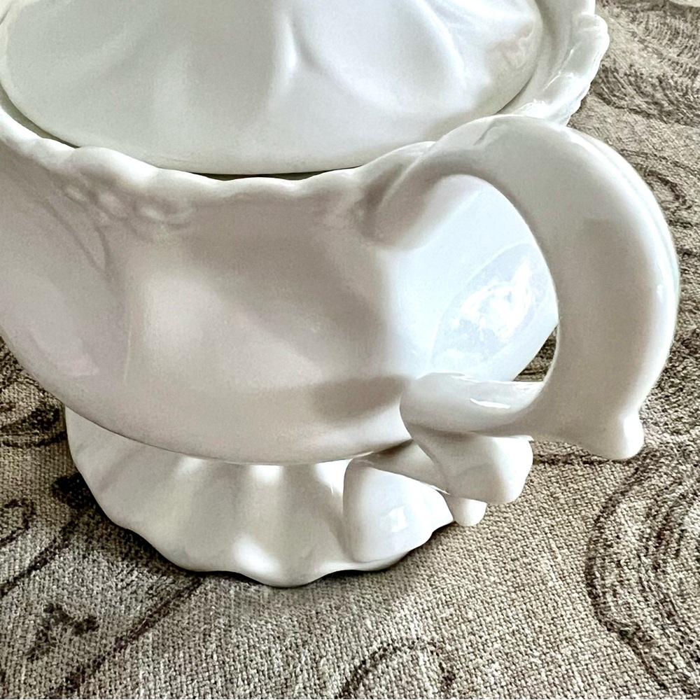 NWT GRACE'S TEAWARE EUROPEAN STYLE CERAMIC VICTORIAN OFF WHITE TEA/COFFEE POT - Picture 9 of 14